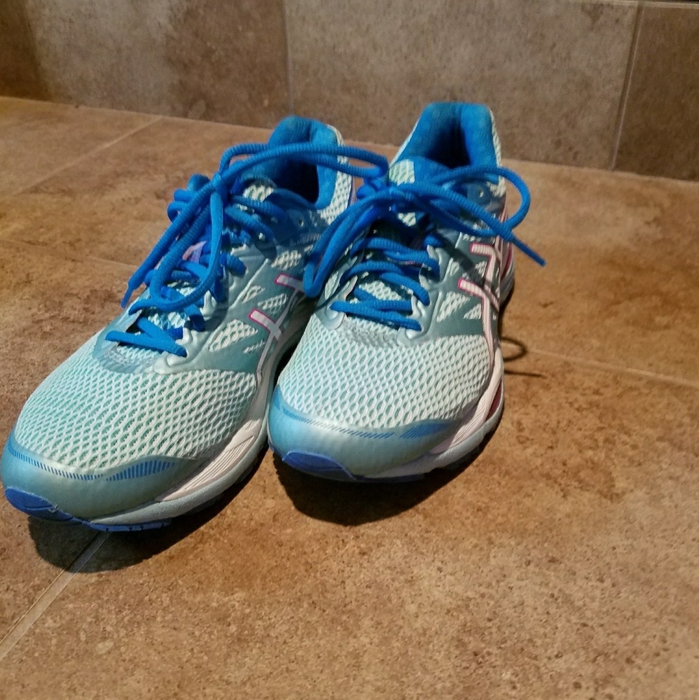 EUC ASIC GEL CUMULUS 18!! Sz 8.5